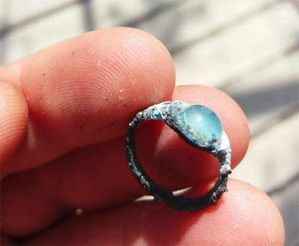 Blue Cabochon Gem Still Shines in 2,000-Year-Old Ring Unearthed at City of David