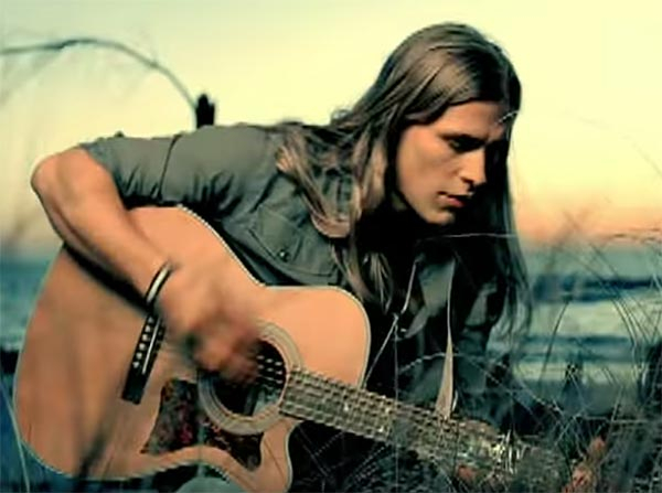 Music Friday: Jason Michael Carroll Pops the Question With a Half-Carat Diamond